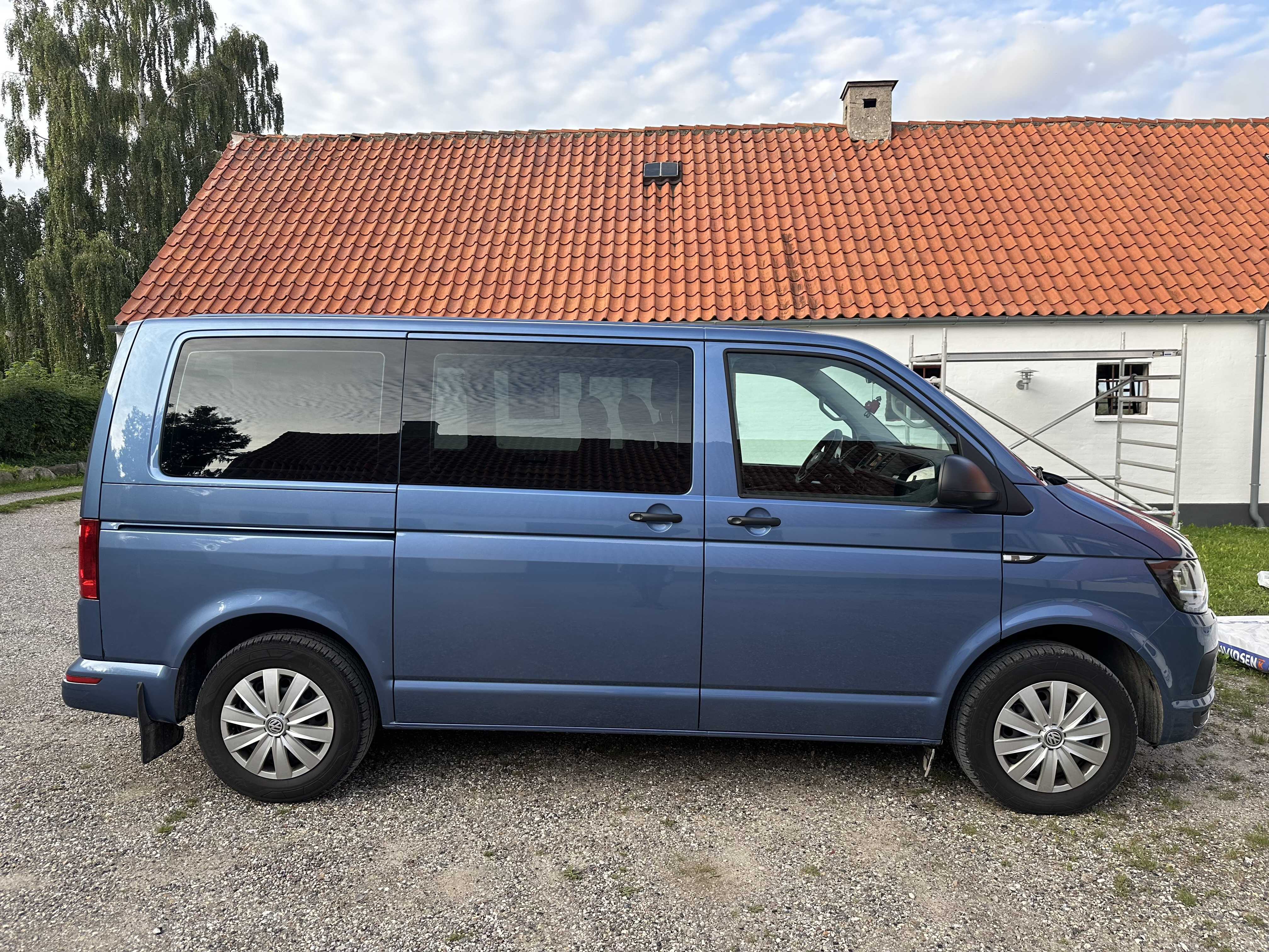 Blå VW Multivan fra 2017