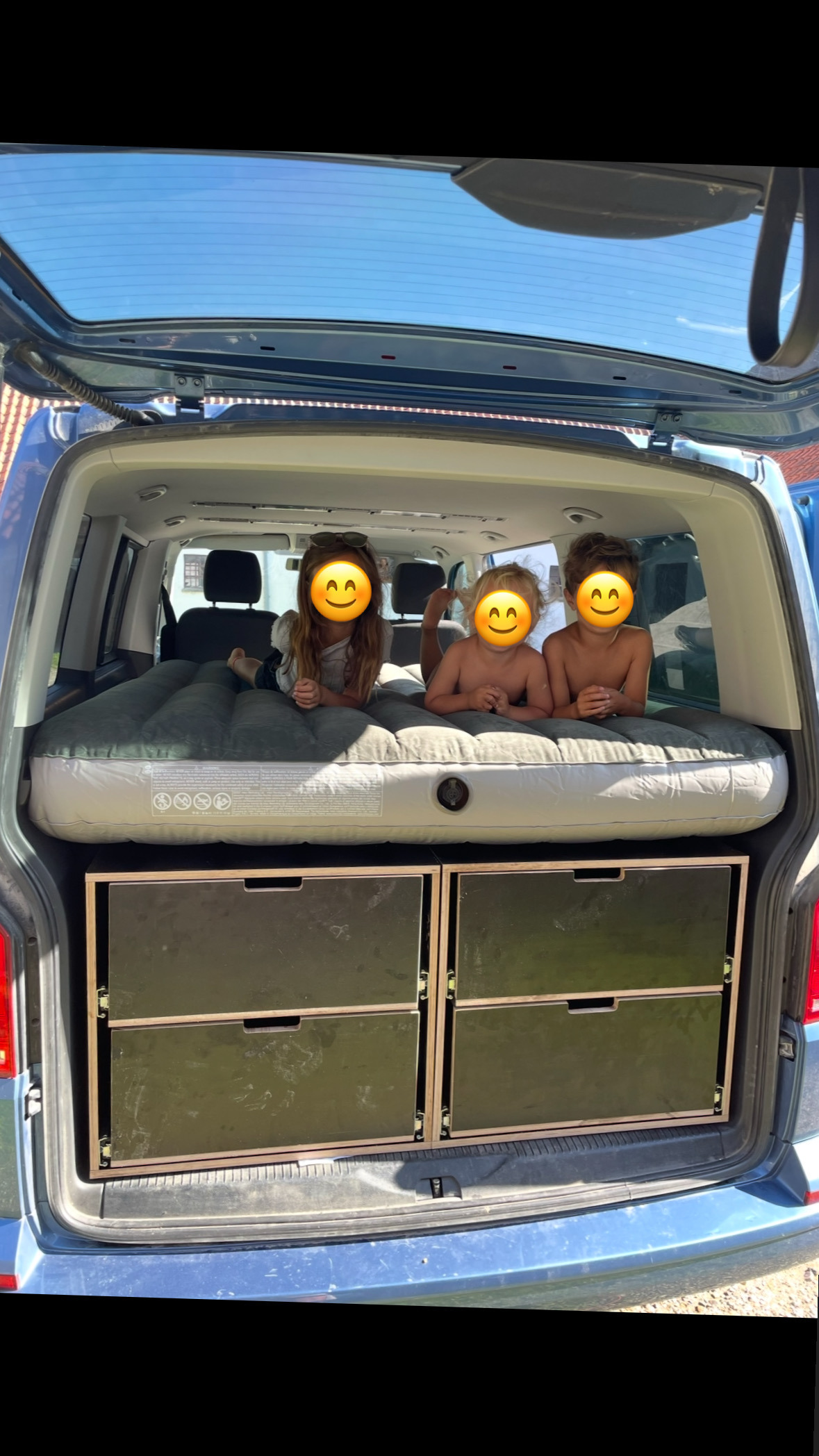 Blå VW Multivan fra 2017