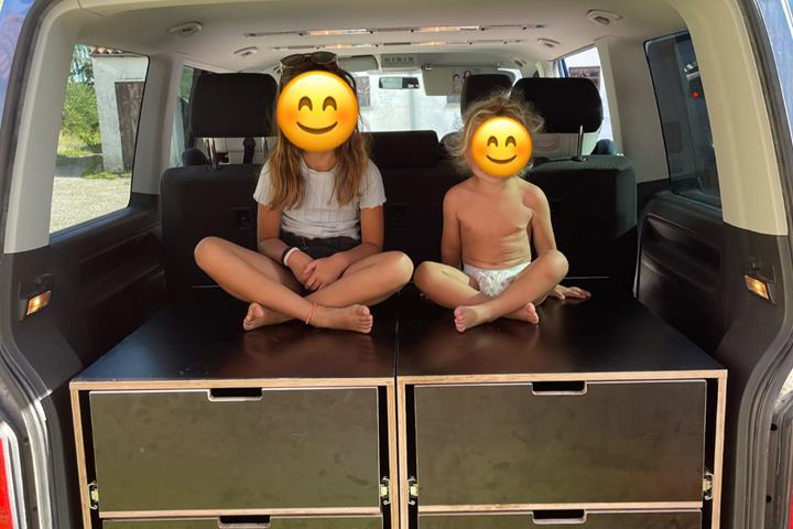 Blå VW Multivan fra 2017