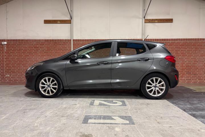 Grå Ford Fiesta fra 2017