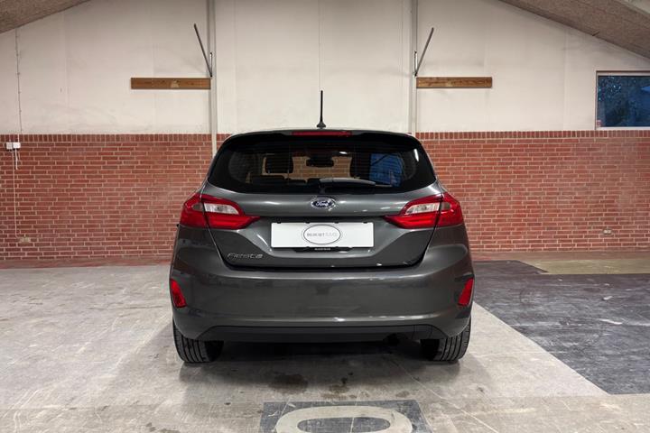 Grå Ford Fiesta fra 2017