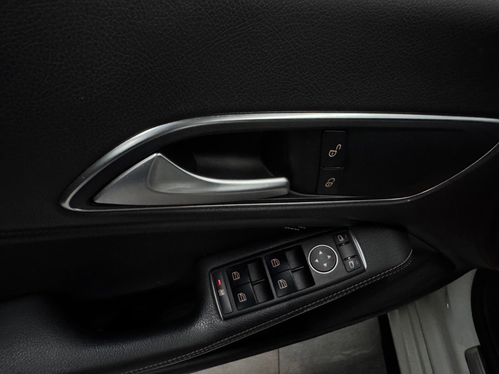 Hvid Mercedes CLA200 d fra 2016