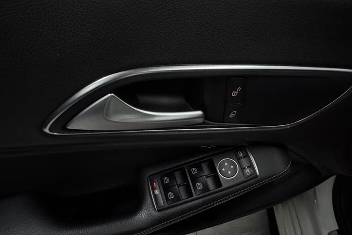 Hvid Mercedes CLA200 d fra 2016