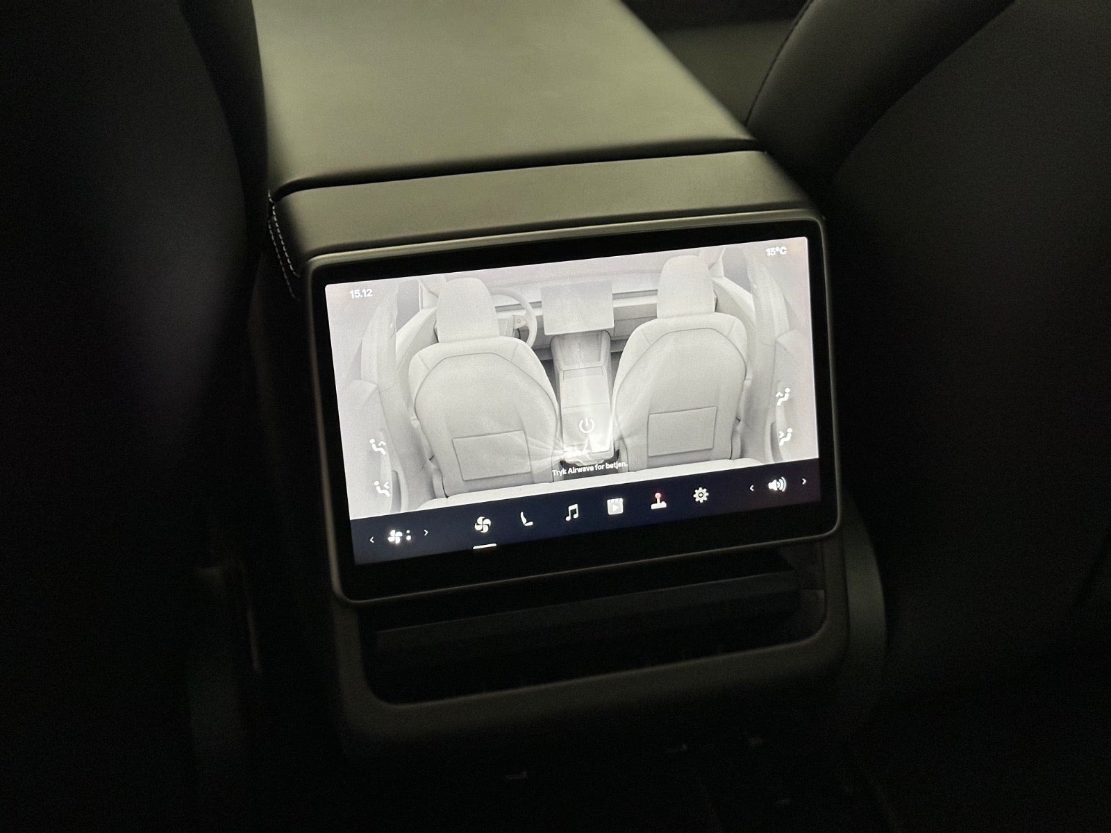 Hvid Tesla Model 3 fra 2024