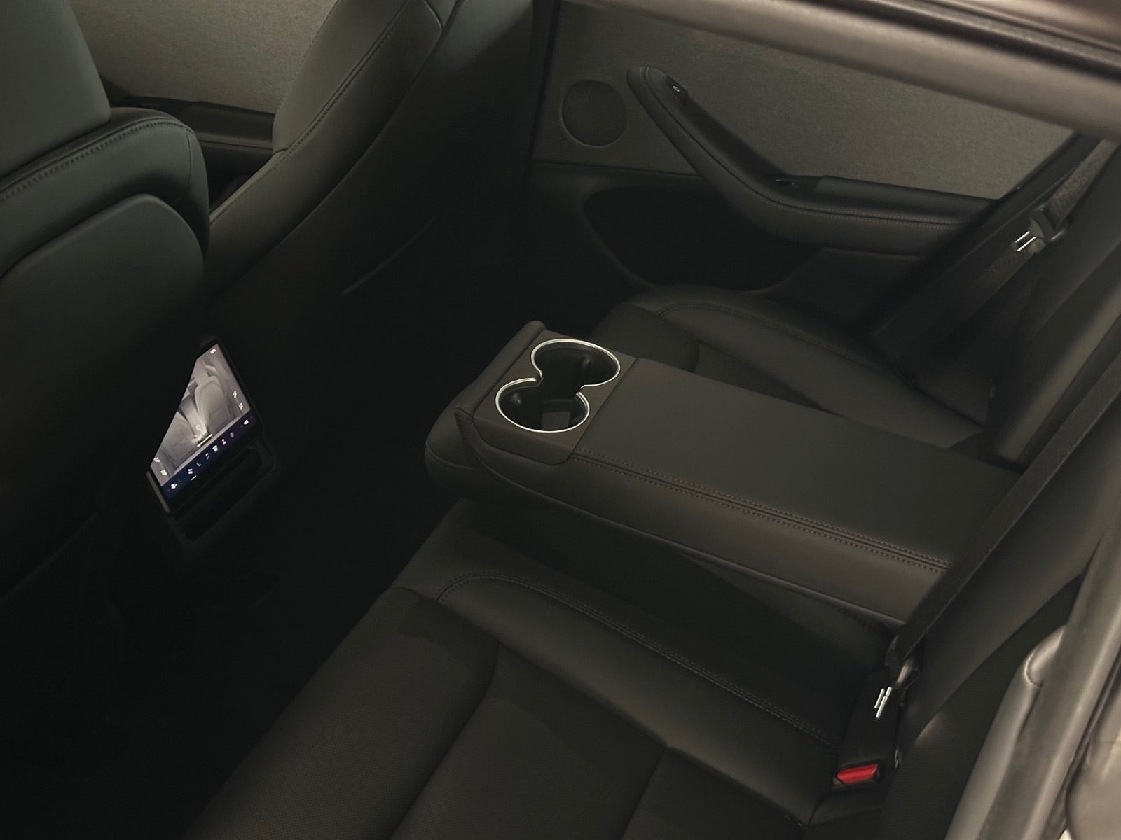 Hvid Tesla Model 3 fra 2024