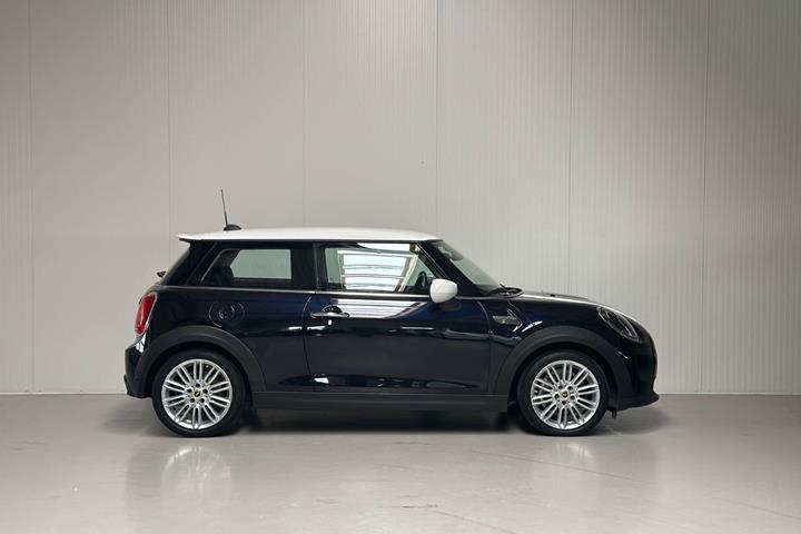 Blå Mini Cooper SE fra 2023
