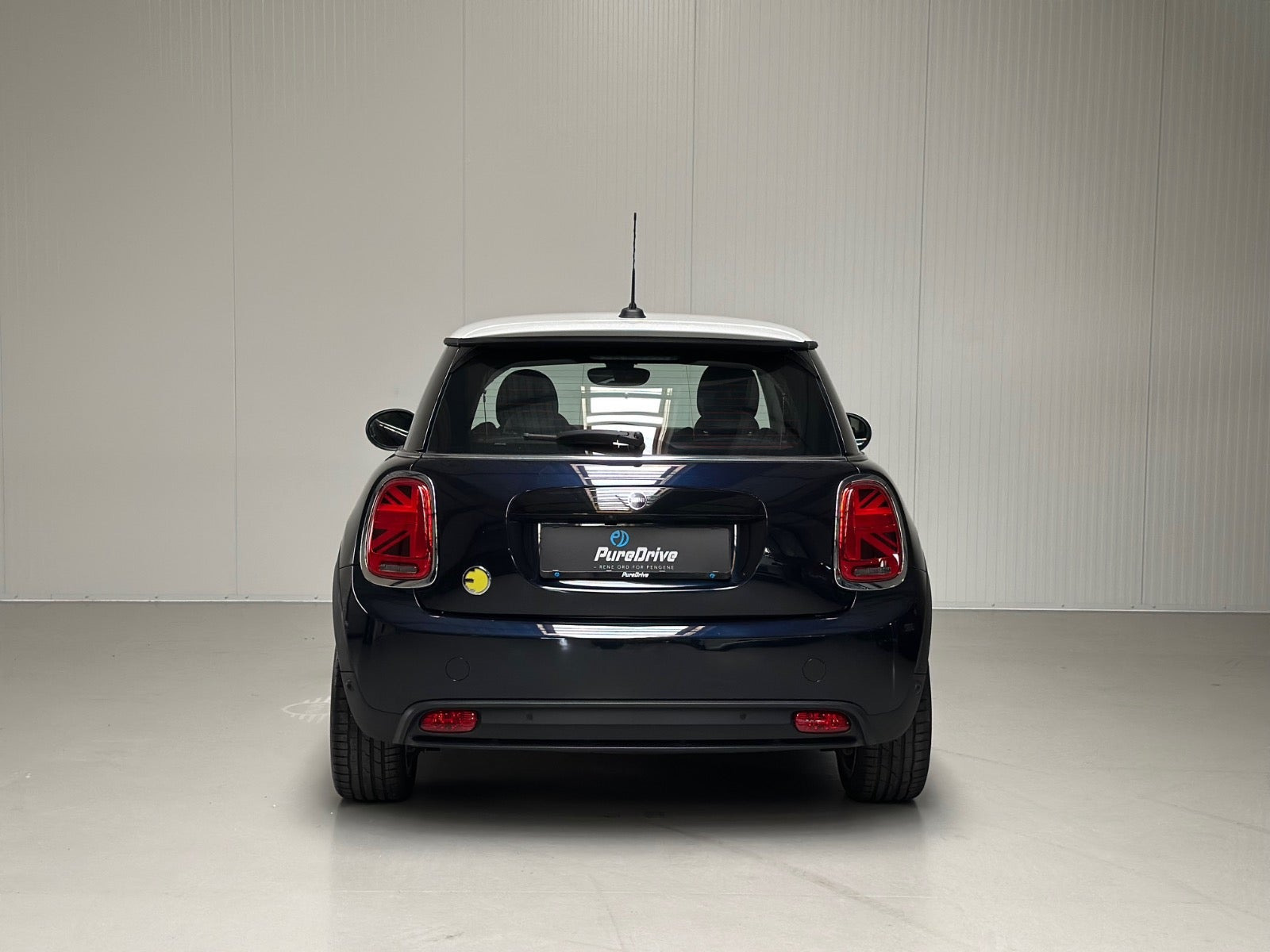 Blå Mini Cooper SE fra 2023