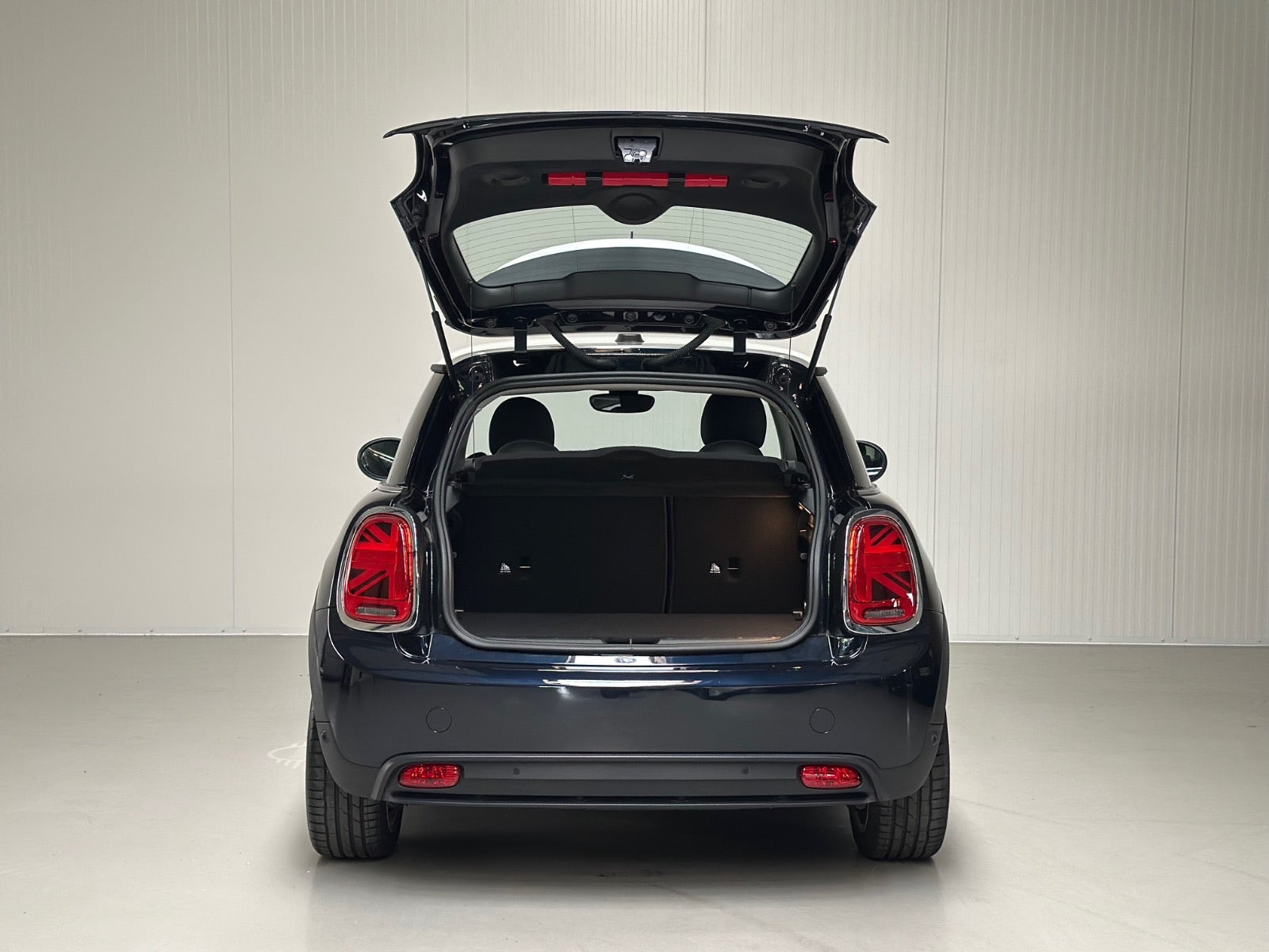 Blå Mini Cooper SE fra 2023