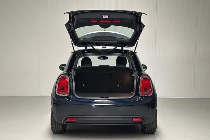 Blå Mini Cooper SE fra 2023