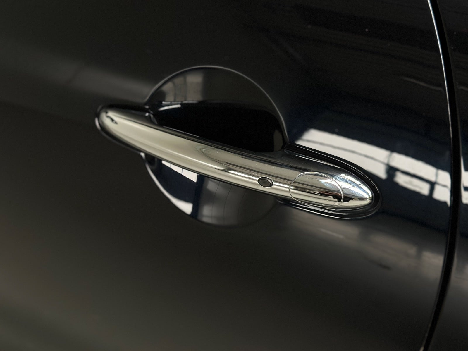 Blå Mini Cooper SE fra 2023