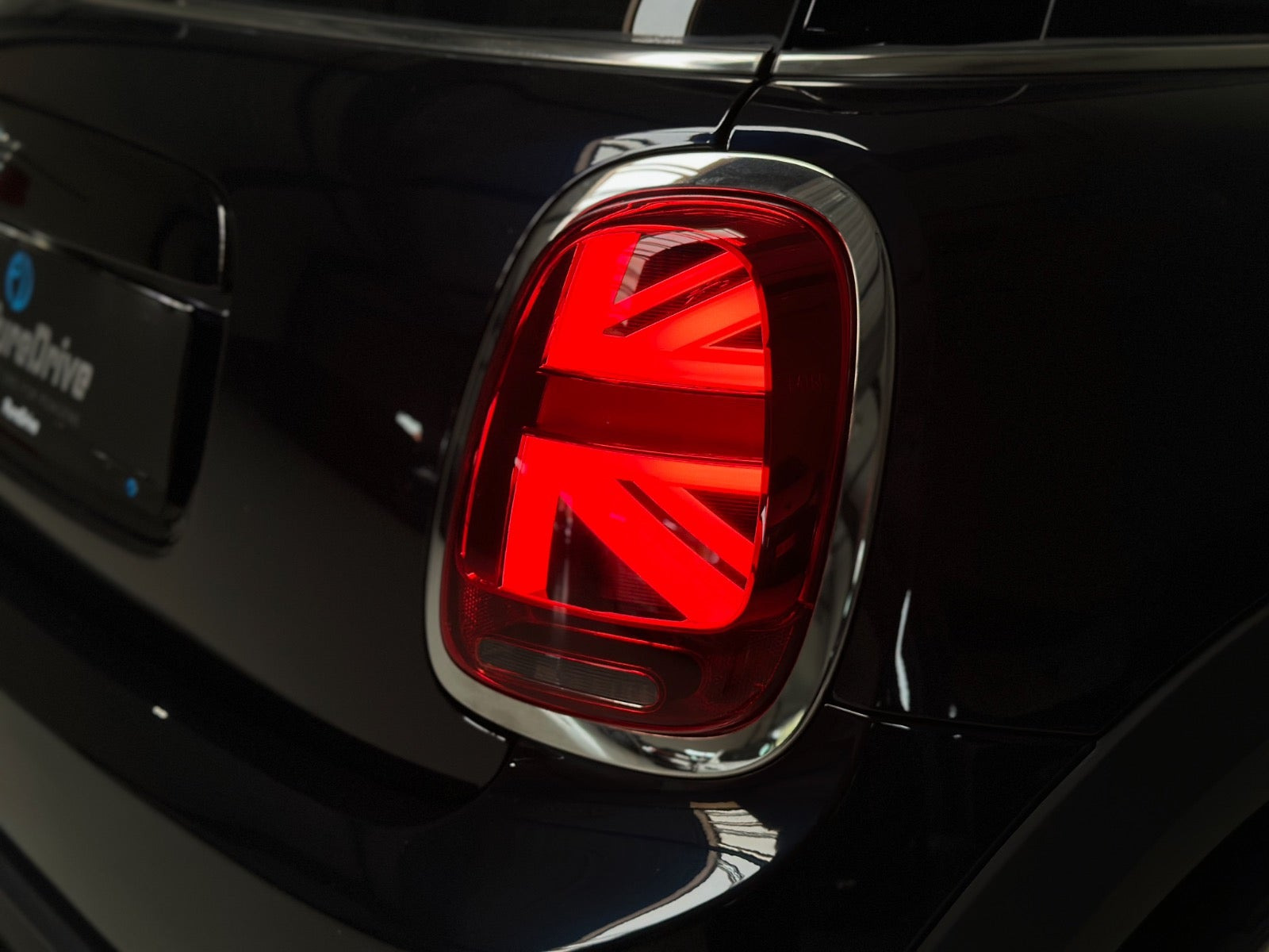 Blå Mini Cooper SE fra 2023
