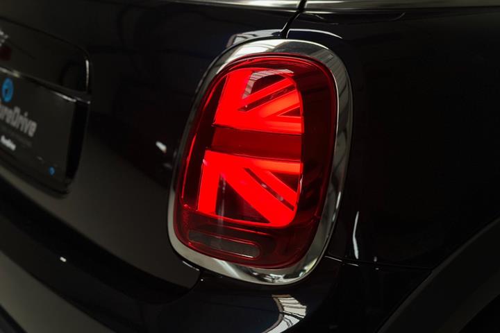 Blå Mini Cooper SE fra 2023