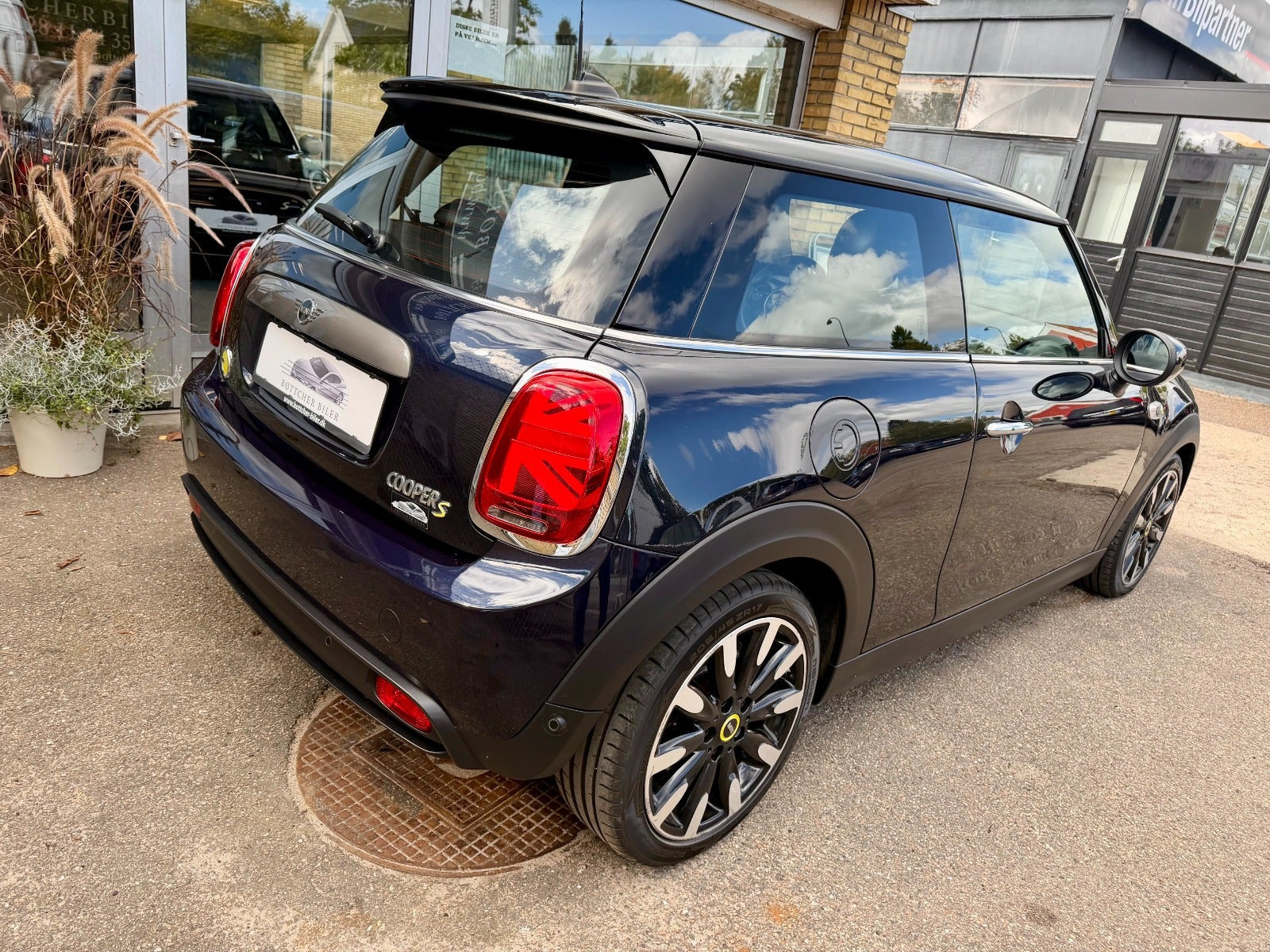 Sort Mini Cooper SE fra 2020