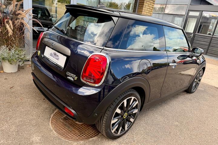 Sort Mini Cooper SE fra 2020