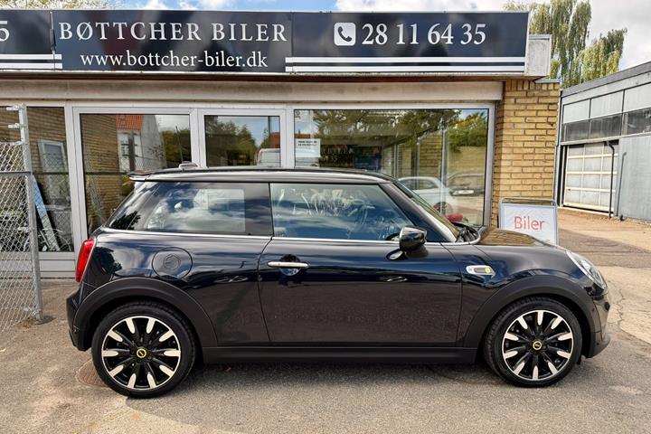 Sort Mini Cooper SE fra 2020