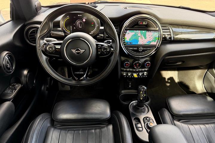 Sort Mini Cooper SE fra 2020