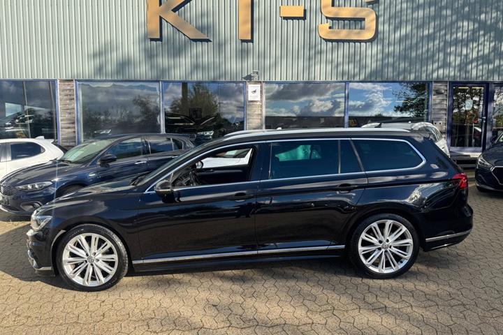 Sort VW Passat fra 2017