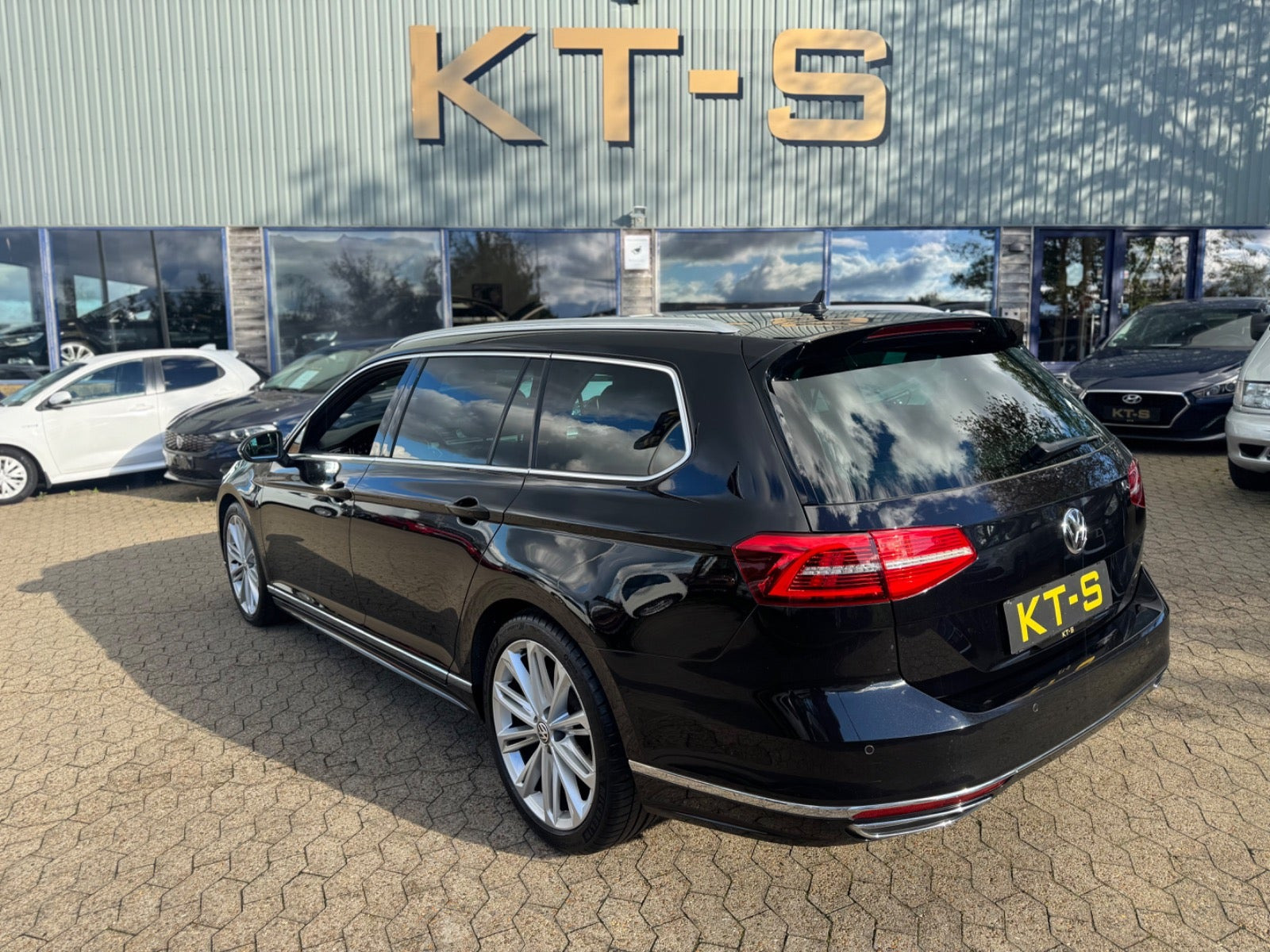 Sort VW Passat fra 2017