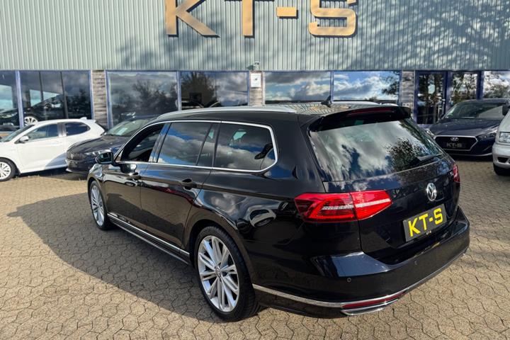 Sort VW Passat fra 2017