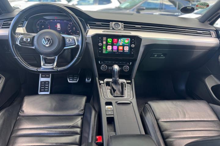 Sort VW Passat fra 2017