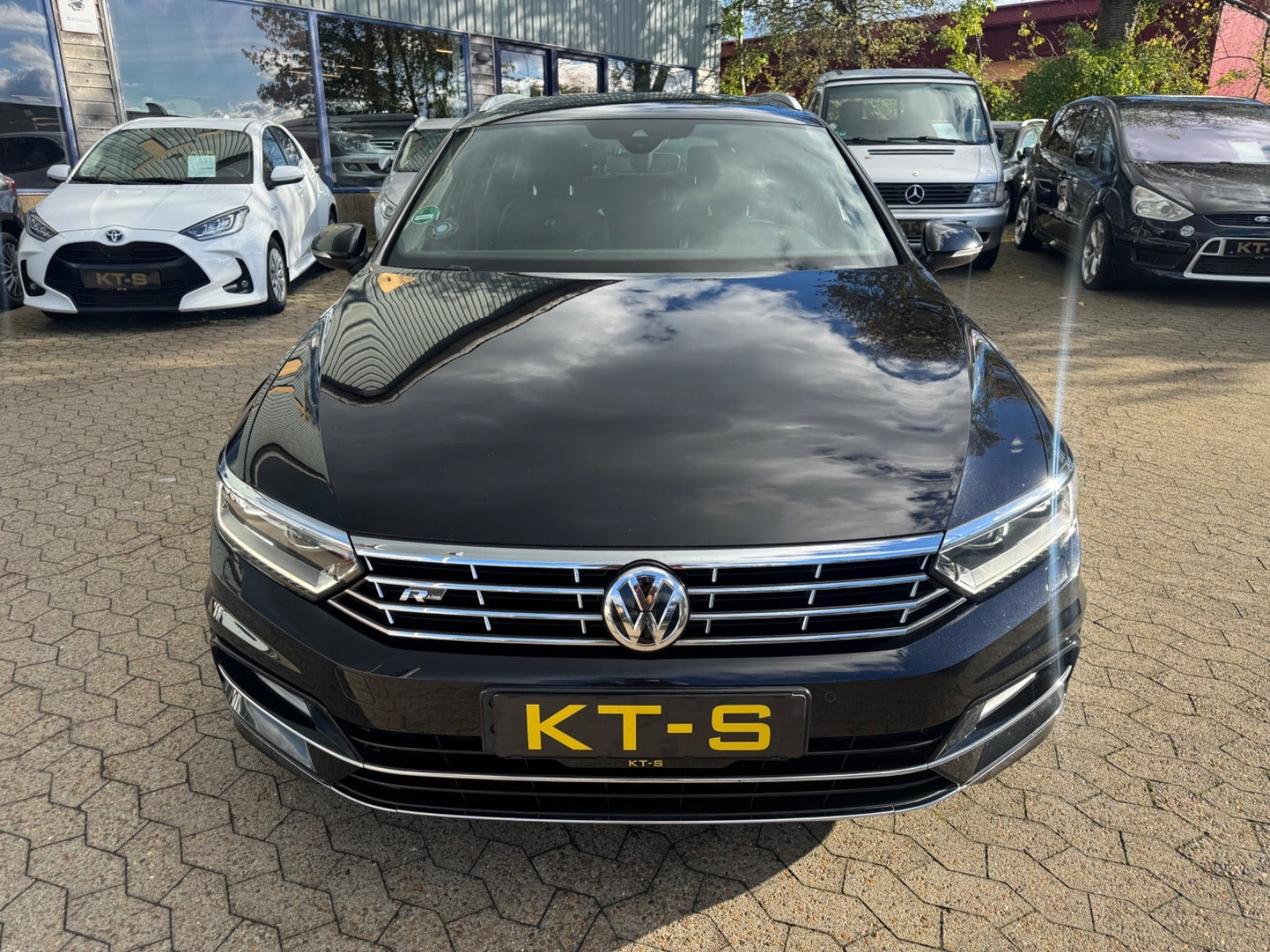 Sort VW Passat fra 2017