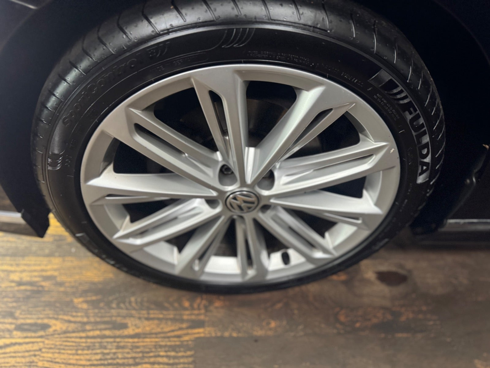 Sort VW Passat fra 2017