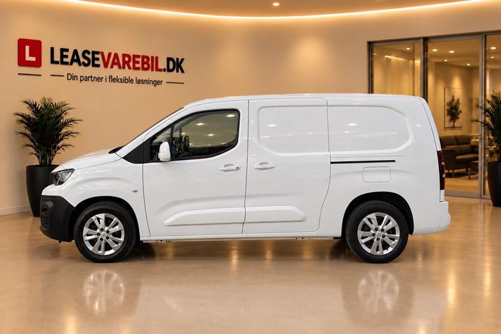 Hvid Peugeot Partner fra 2021