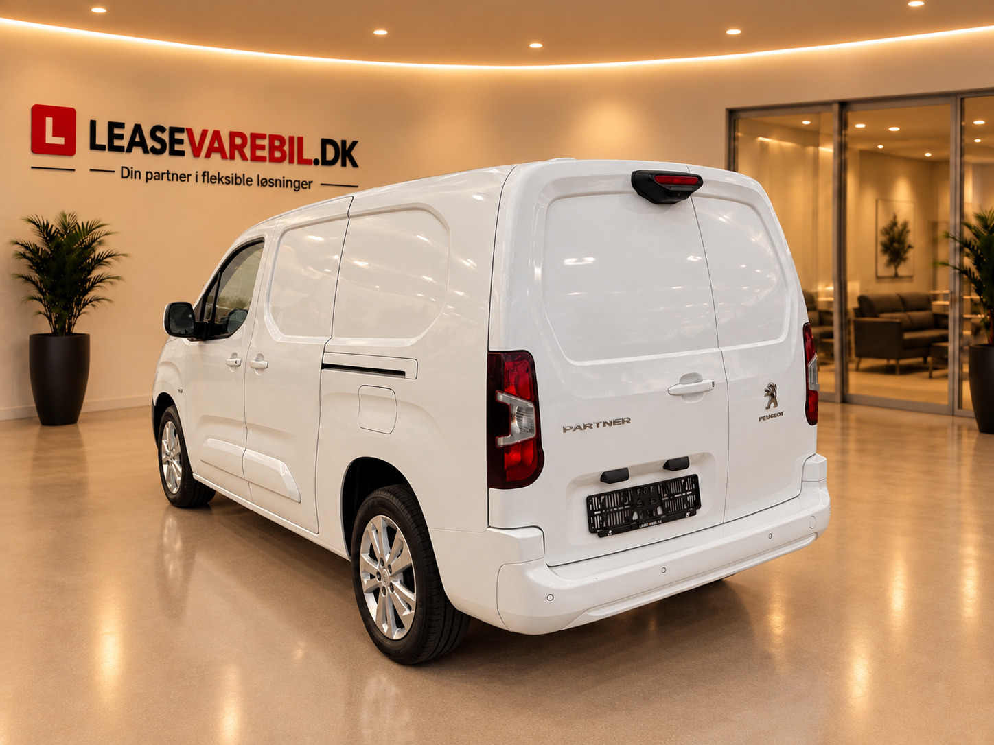 Hvid Peugeot Partner fra 2021