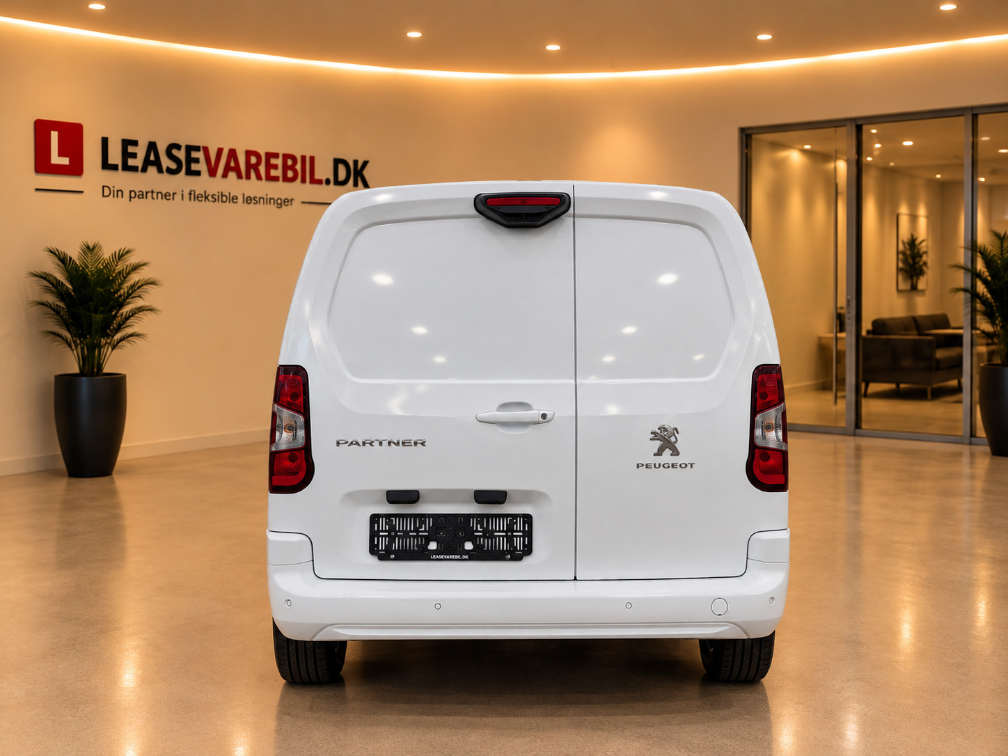 Hvid Peugeot Partner fra 2021