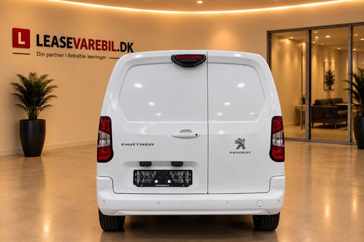 Hvid Peugeot Partner fra 2021