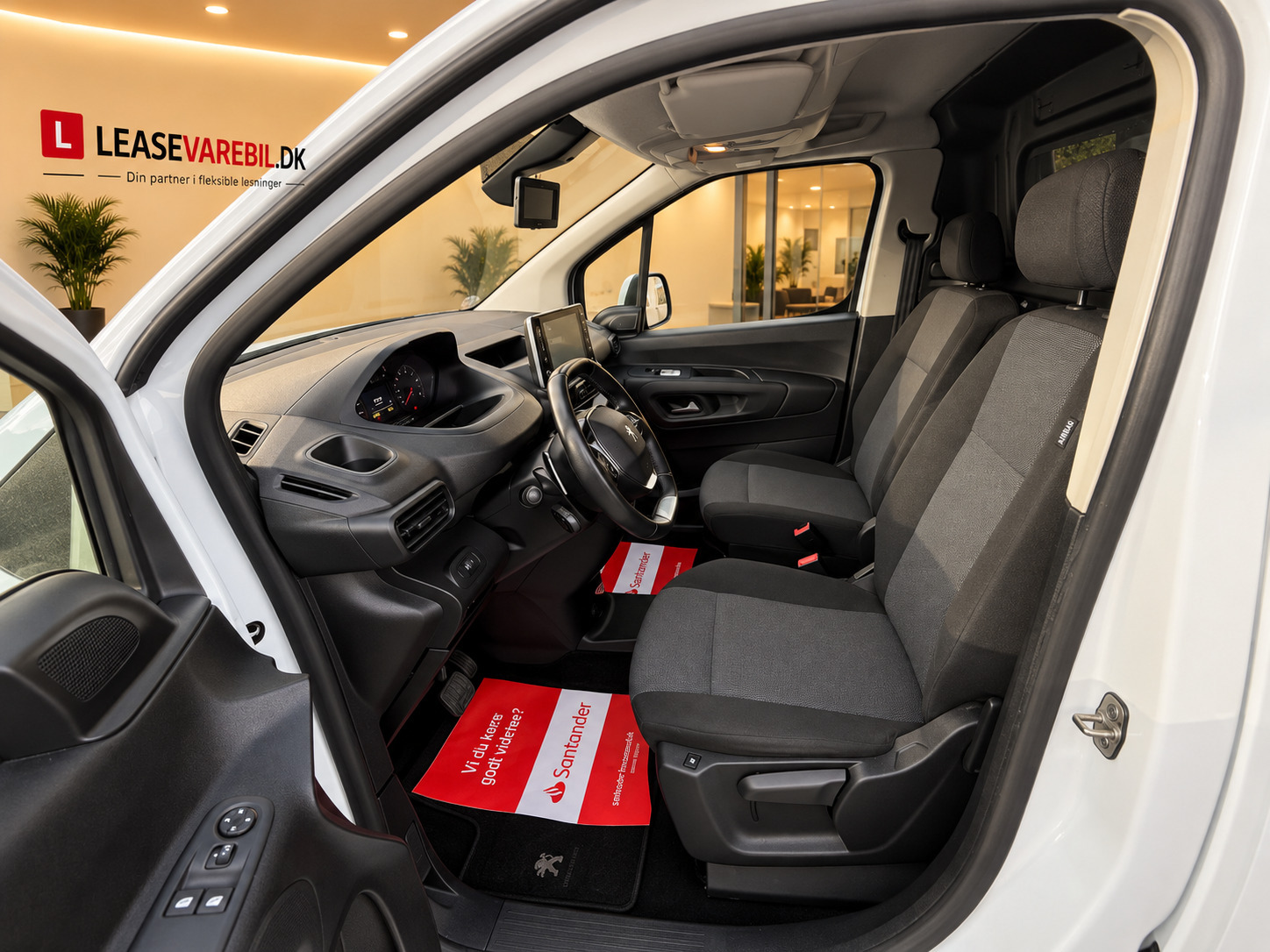 Hvid Peugeot Partner fra 2021