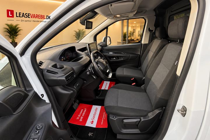Hvid Peugeot Partner fra 2021