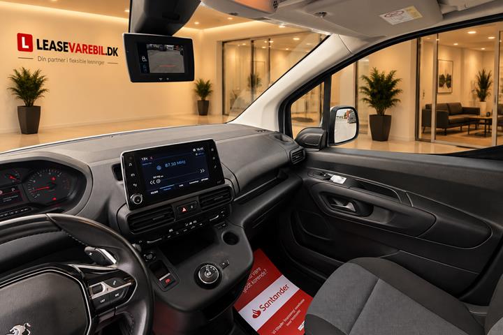 Hvid Peugeot Partner fra 2021