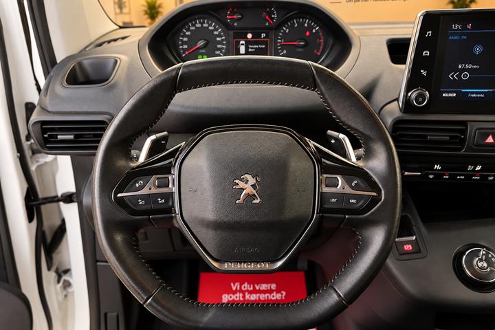 Hvid Peugeot Partner fra 2021