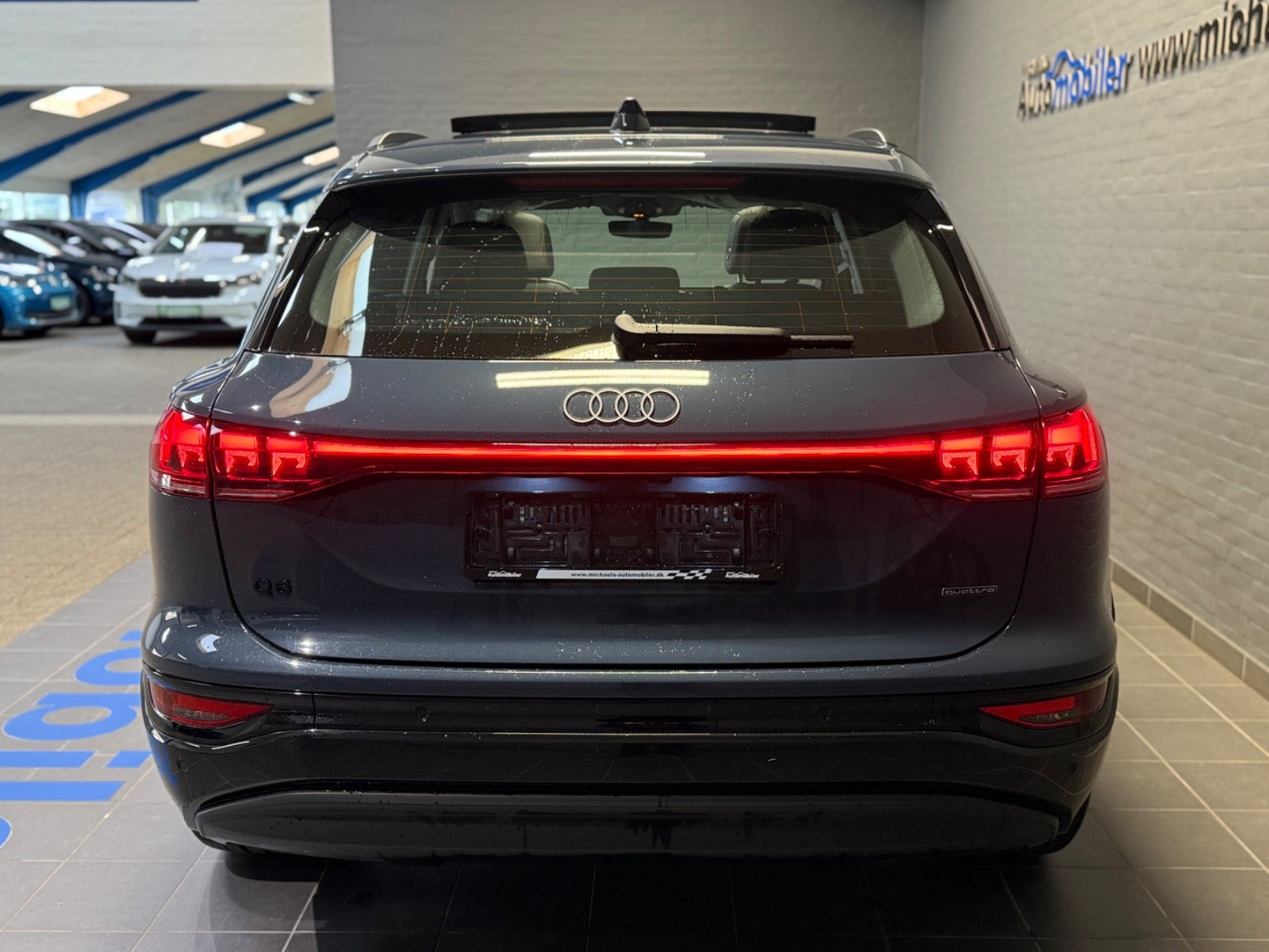 Blå Audi Q6 e-tron fra 2025