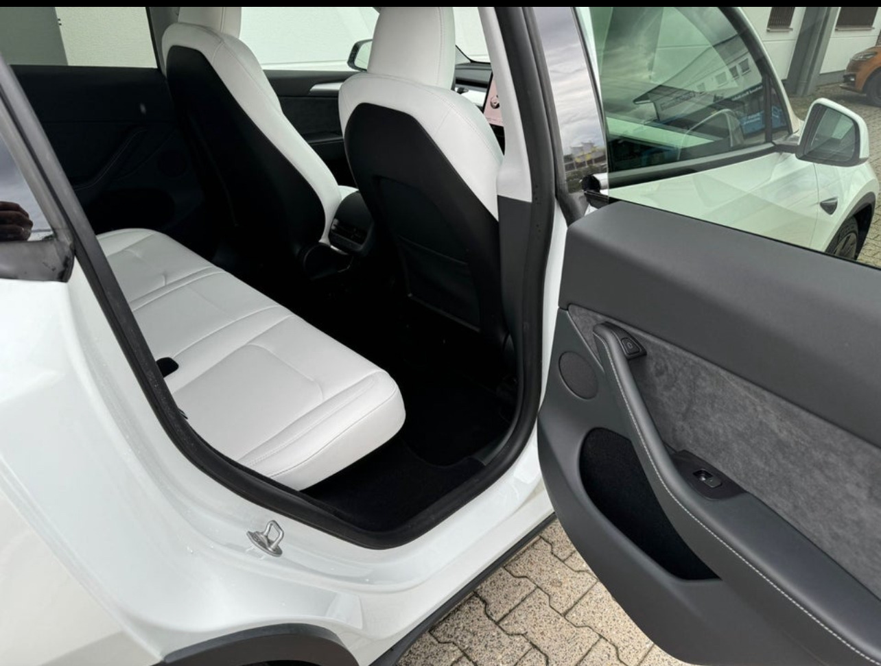 undefined Tesla Model Y fra 2023
