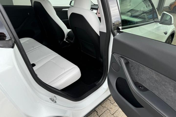 undefined Tesla Model Y fra 2023