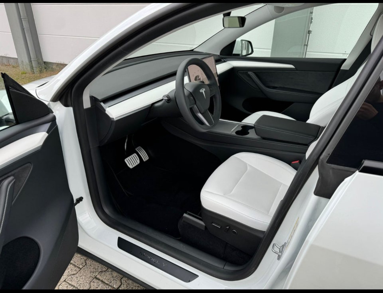 undefined Tesla Model Y fra 2023