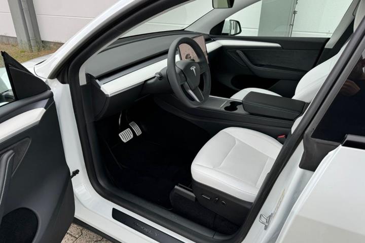 undefined Tesla Model Y fra 2023