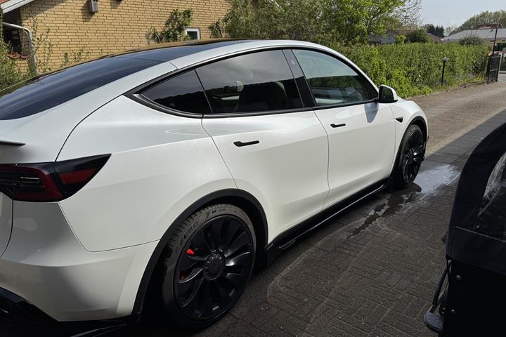 undefined Tesla Model Y fra 2023