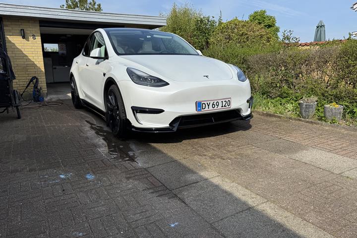 undefined Tesla Model Y fra 2023