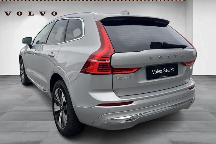 Sølv Volvo XC60 fra 2024