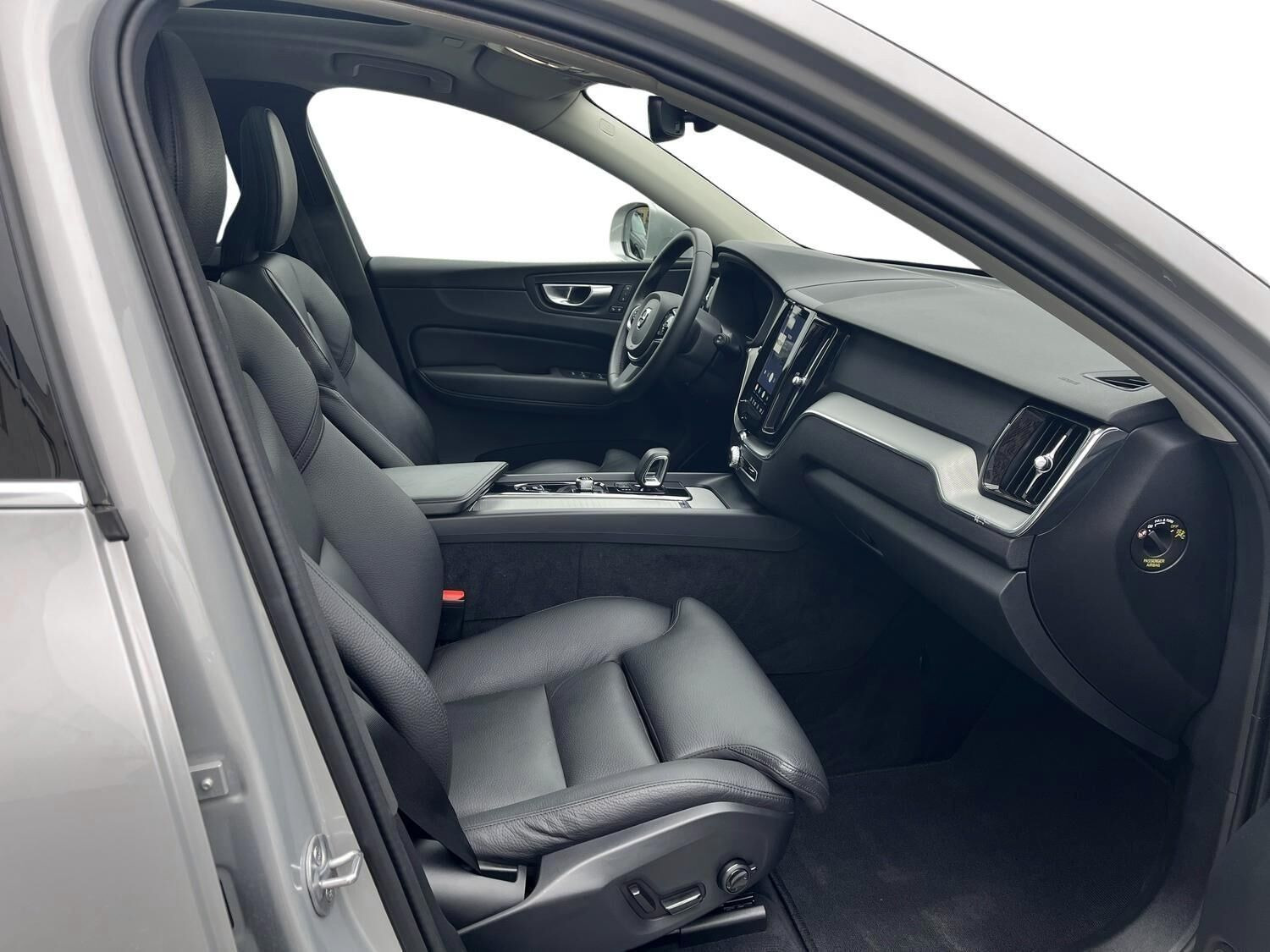 Sølv Volvo XC60 fra 2024
