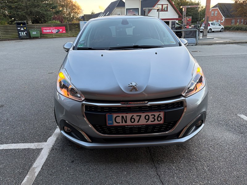 Peugeot 208 BlueHDi 100 5D