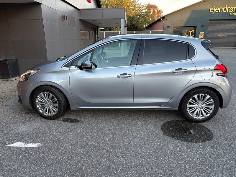 undefined Peugeot 208 fra 2020