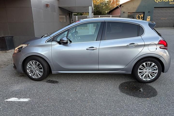 undefined Peugeot 208 fra 2020