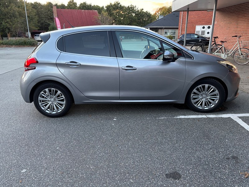 undefined Peugeot 208 fra 2020