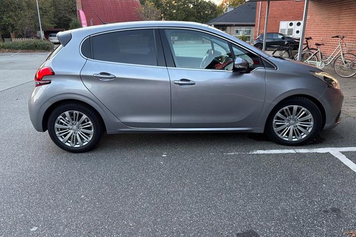 undefined Peugeot 208 fra 2020
