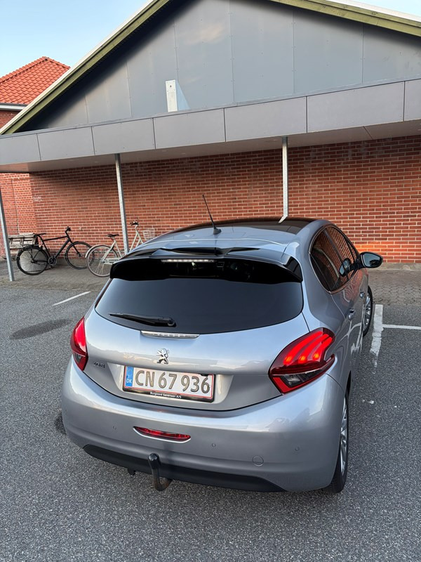 undefined Peugeot 208 fra 2020