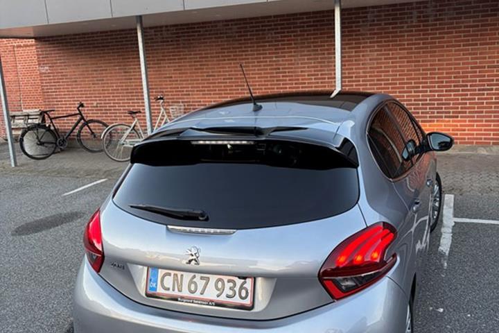 undefined Peugeot 208 fra 2020